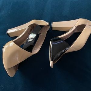 Vince Camuto 4” zip back pumps